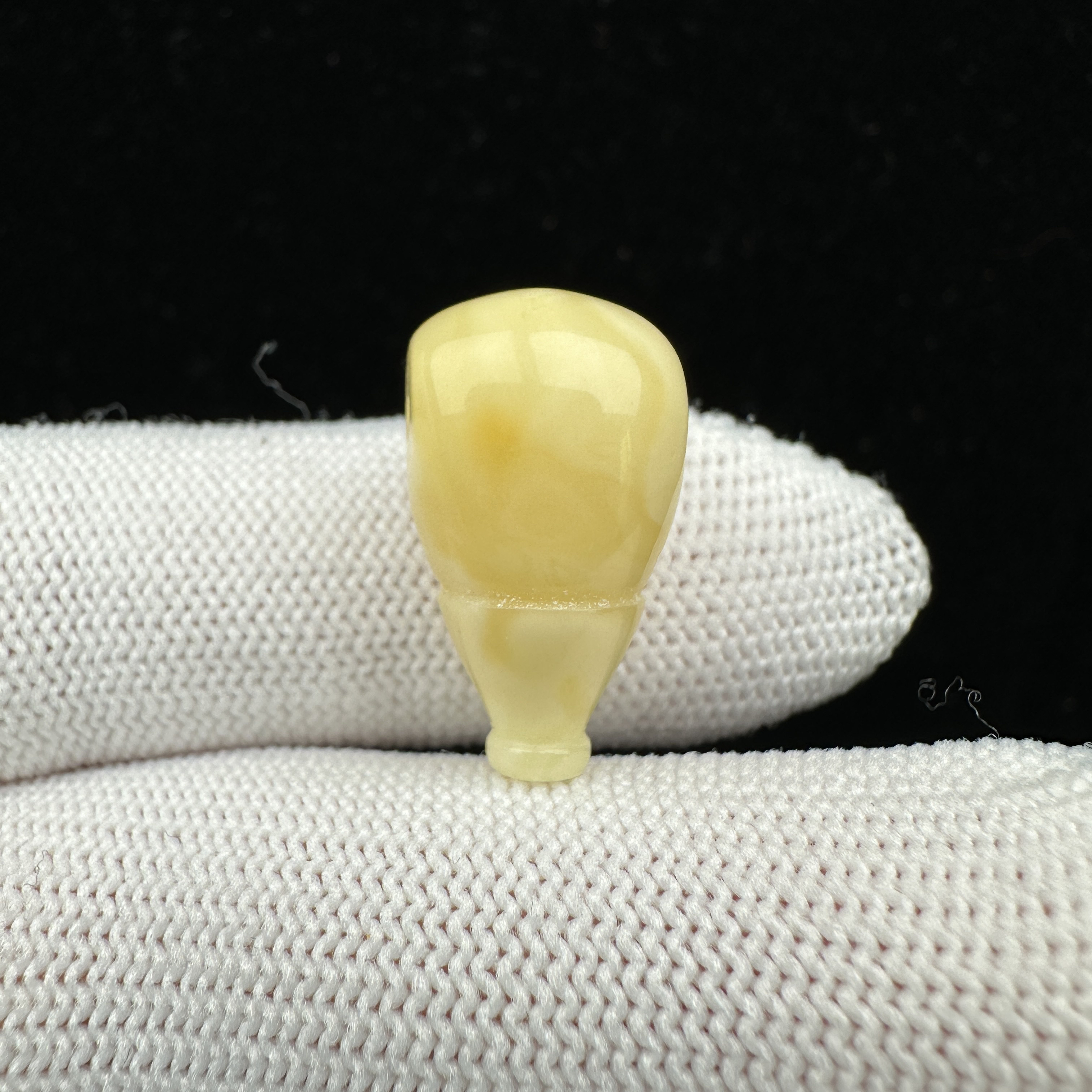 Z1077天然原矿蜜蜡 鸡油黄白花三通 11.5*20mm抖音基地质检发货