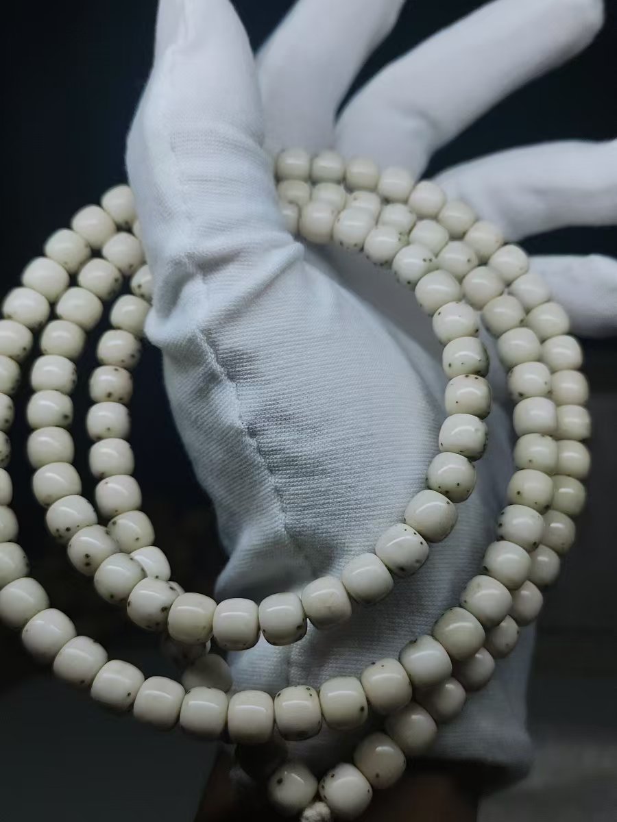 『杰作』7*6老型 通体留白带月 玉化料 120颗长串