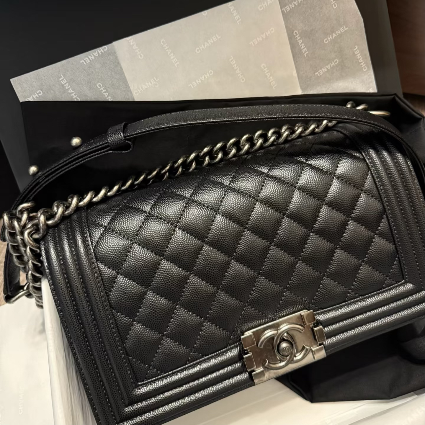 全新未使用 Chanel/香奈儿 香奈儿黑银中号鱼子酱leboy 23年