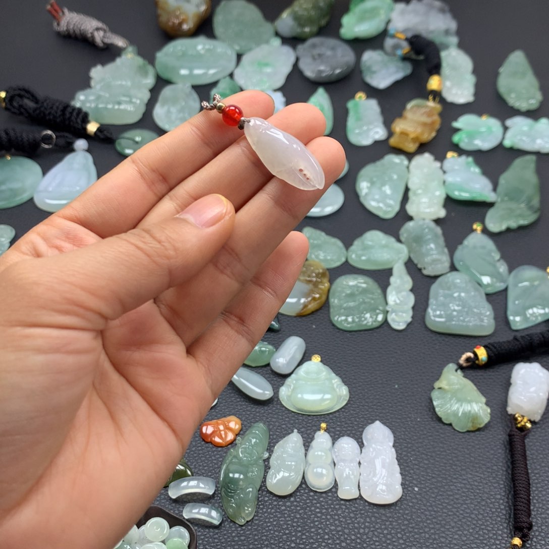 翡翠颈饰未镶嵌蟹钳