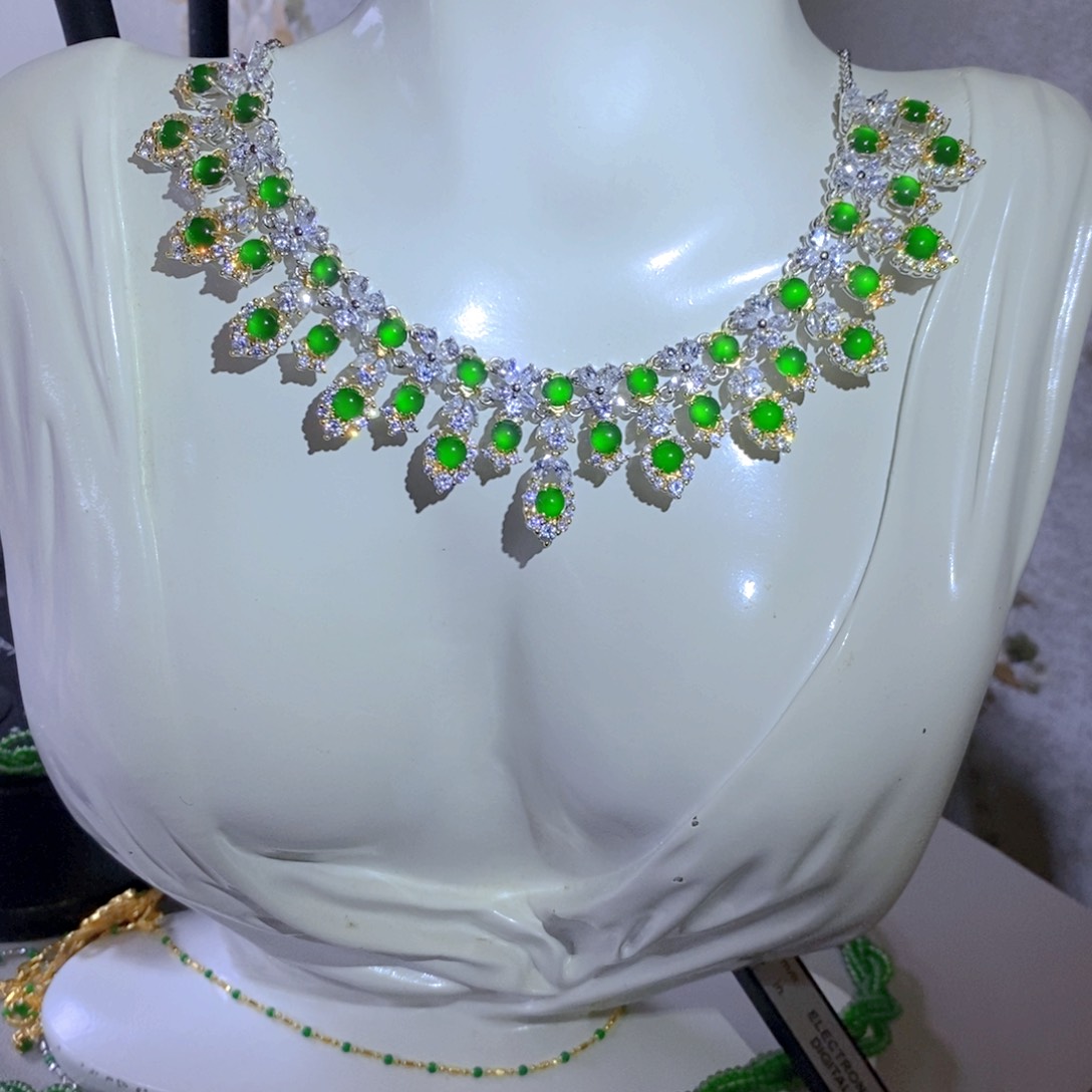 翡翠颈饰银S925镶嵌天然翡翠