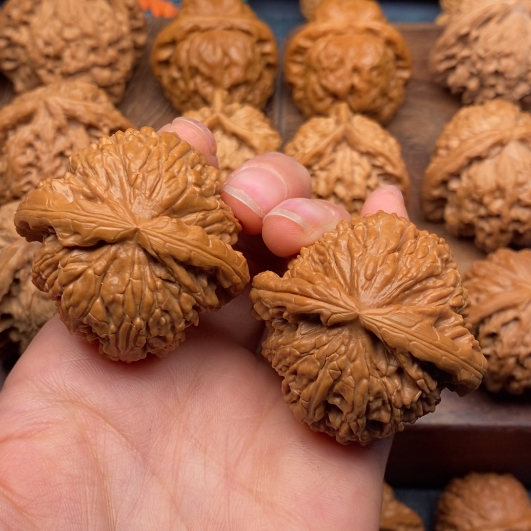 文玩核桃把件43闷尖球白