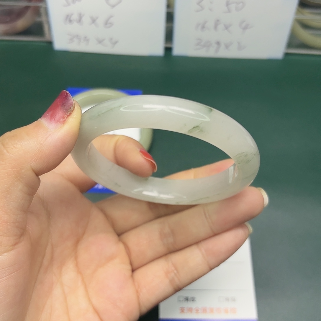 石英质玉未镶嵌手镯8/5859