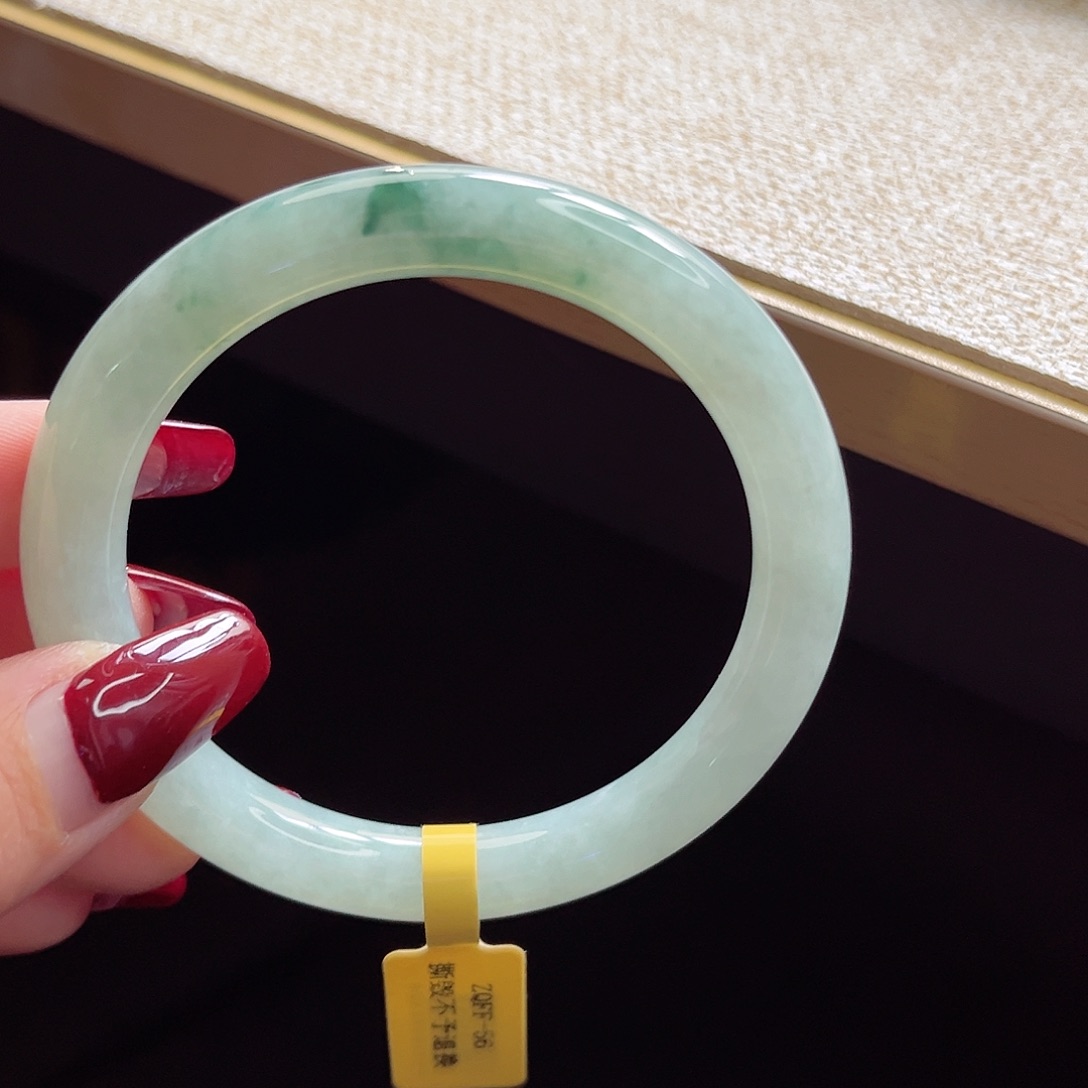 翡翠手镯未镶嵌手镯