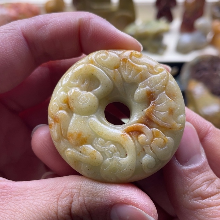 蛇纹石玉未镶嵌颈饰