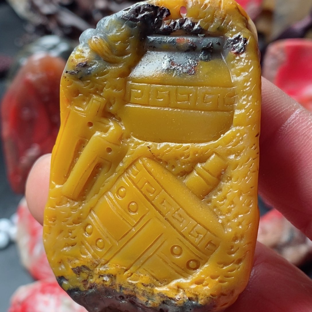 昌化鸡血石昌化冻石手把件。八破图