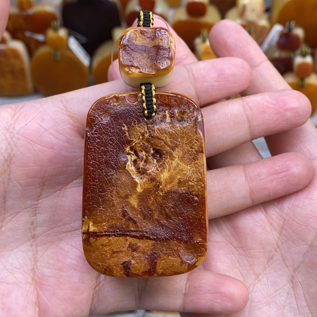 蜜蜡未镶嵌珠宝奇石