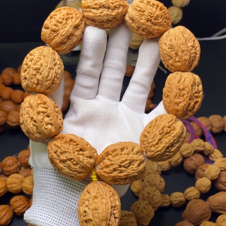 郑***堂手串文玩核桃南疆