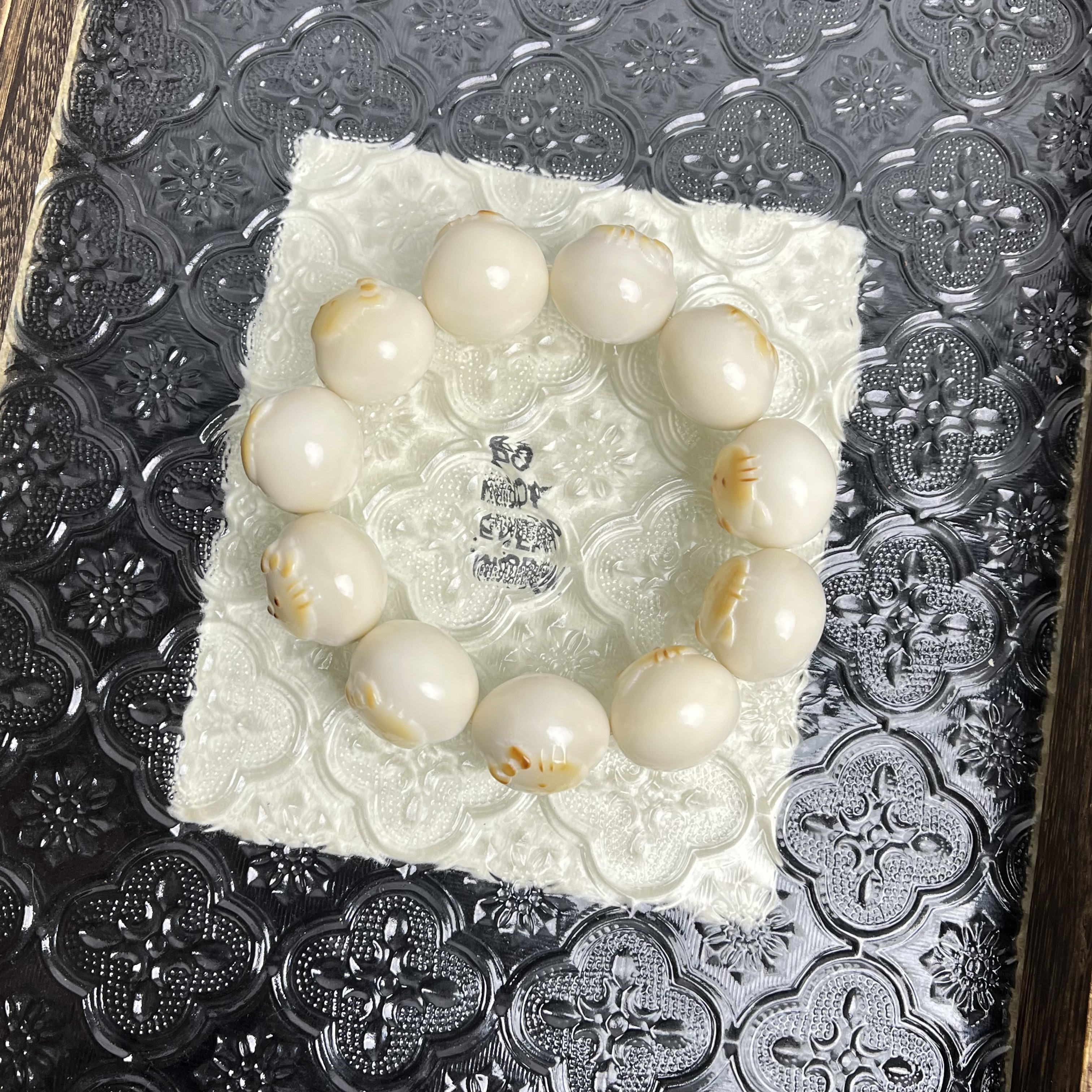 斑雅22-23mm 全品象牙果炭烤圆脸KT猫单圈 CS111-2498