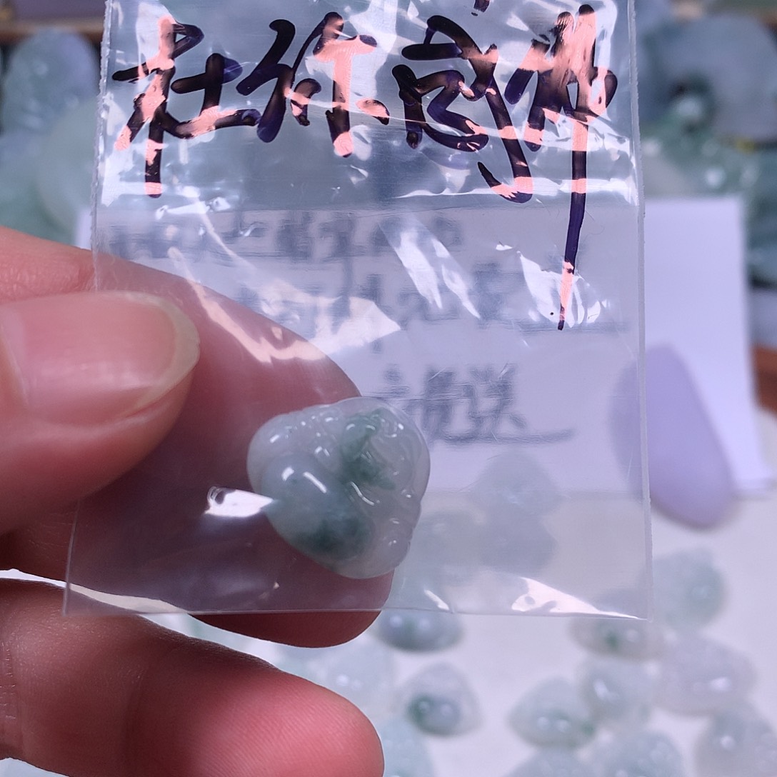 杜***佛翡翠未镶嵌颈饰佛公