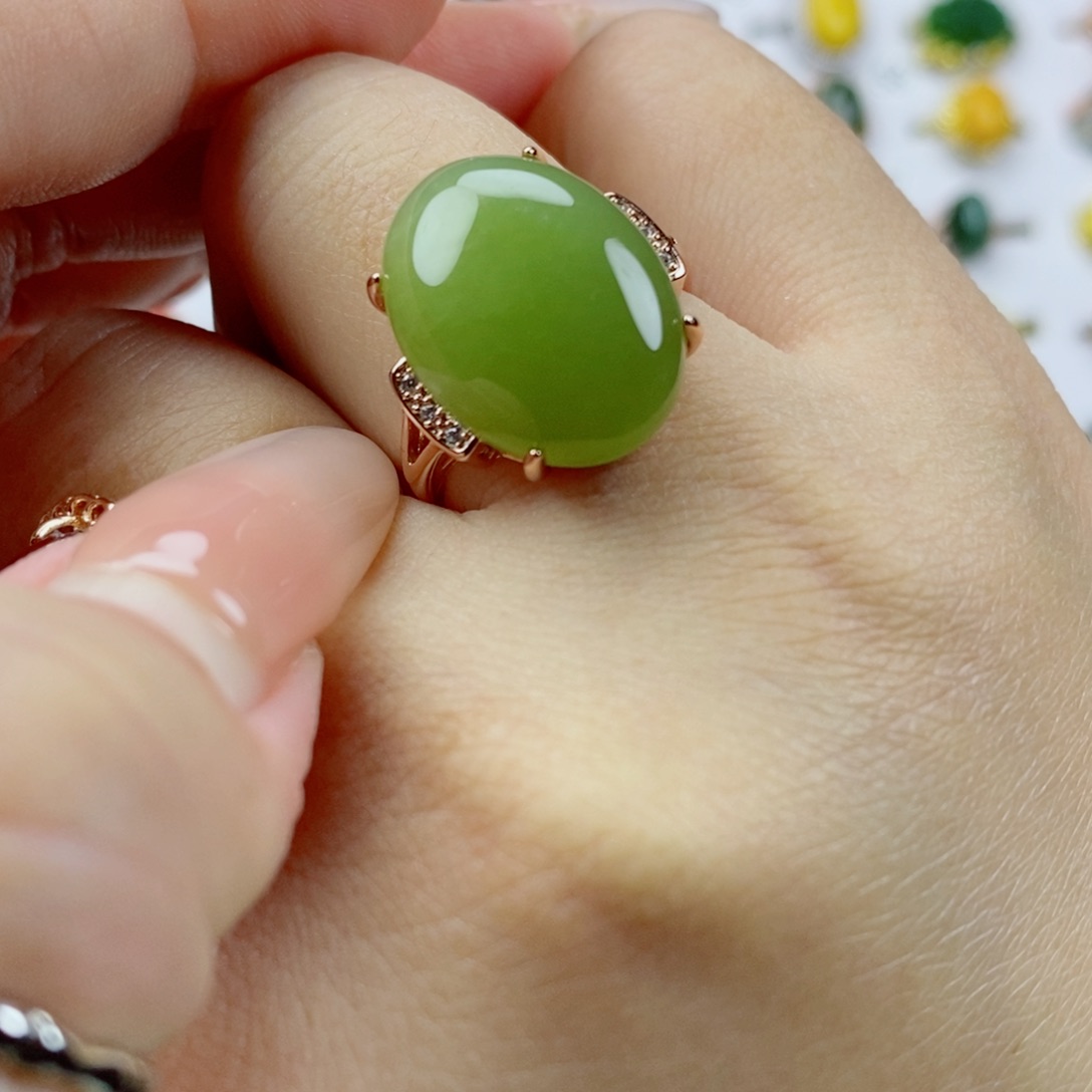 未镶嵌戒指和田玉