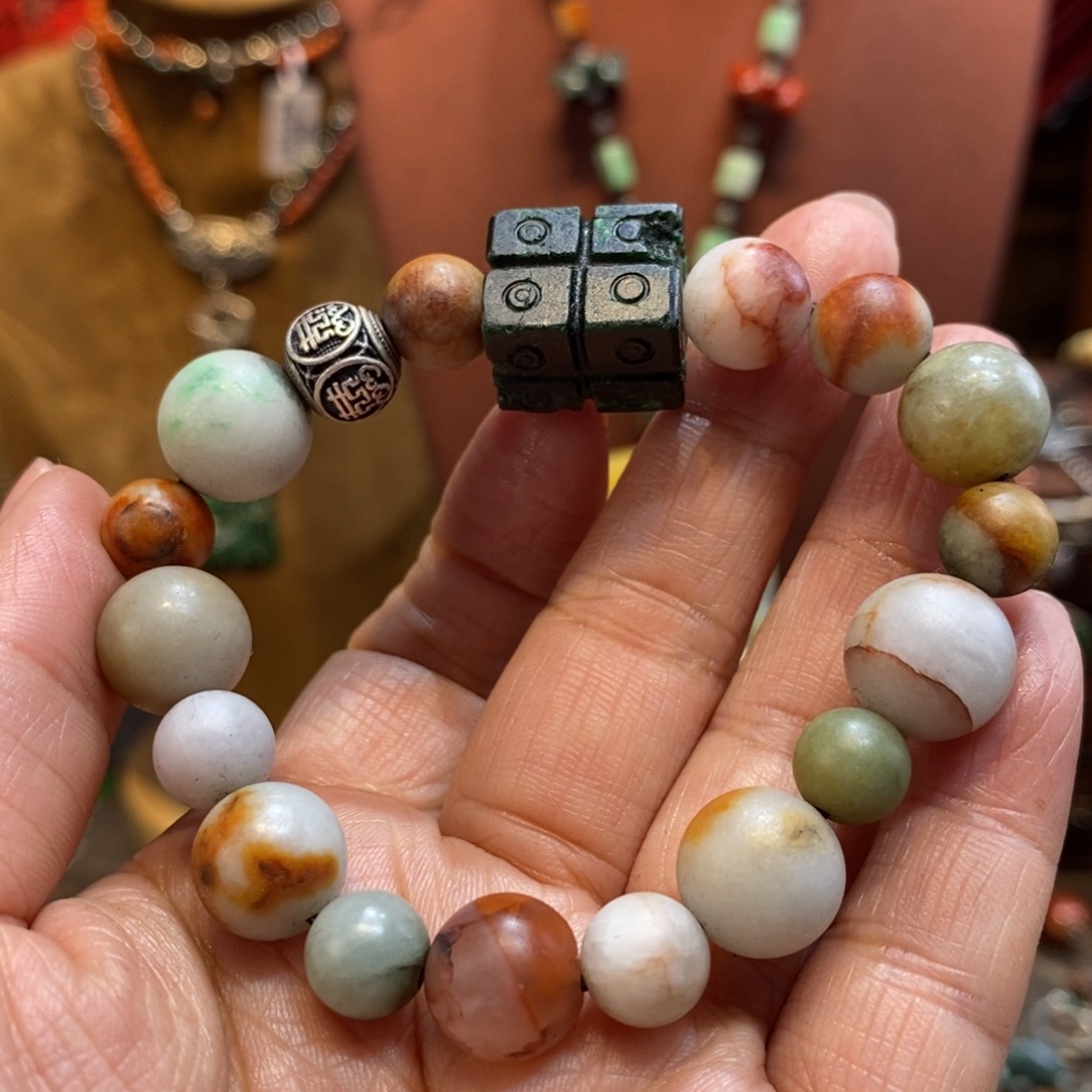 翡翠吊坠(赠链)未镶嵌