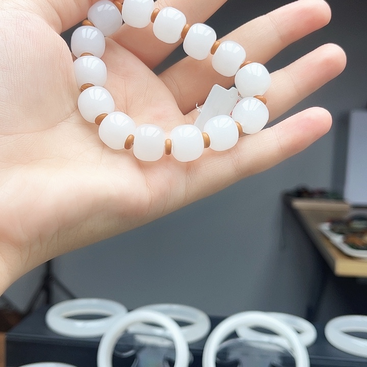 石英质玉（金丝玉）手链合金