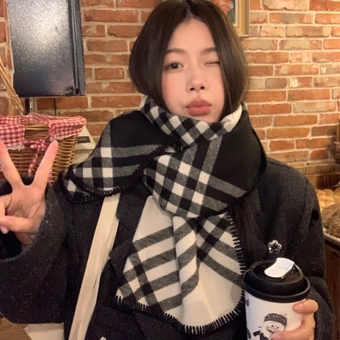 女款围巾秋冬新款羊绒格纹韩系百搭披肩保暖围脖两用送女友礼物