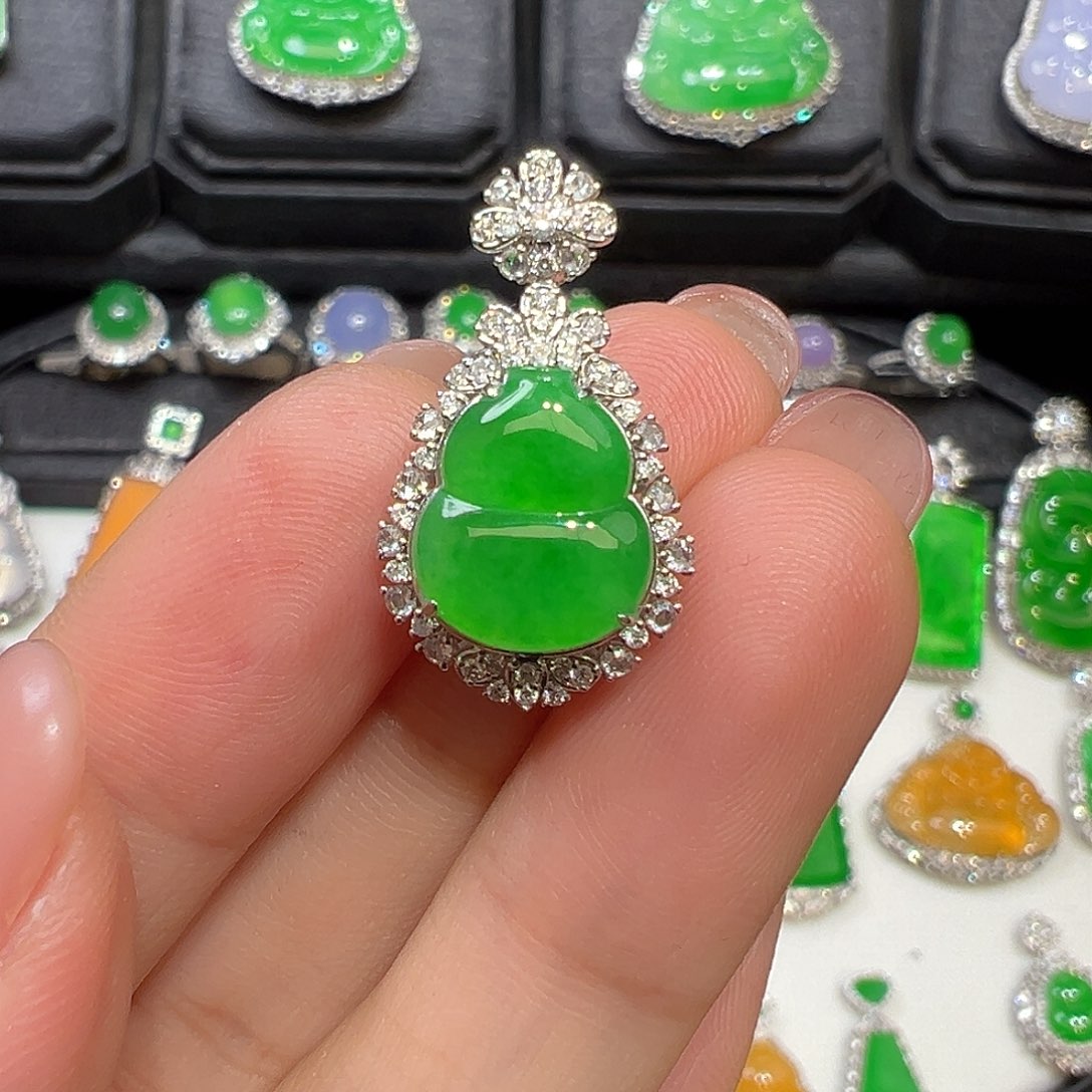 翡翠颈饰18K金镶嵌翡翠