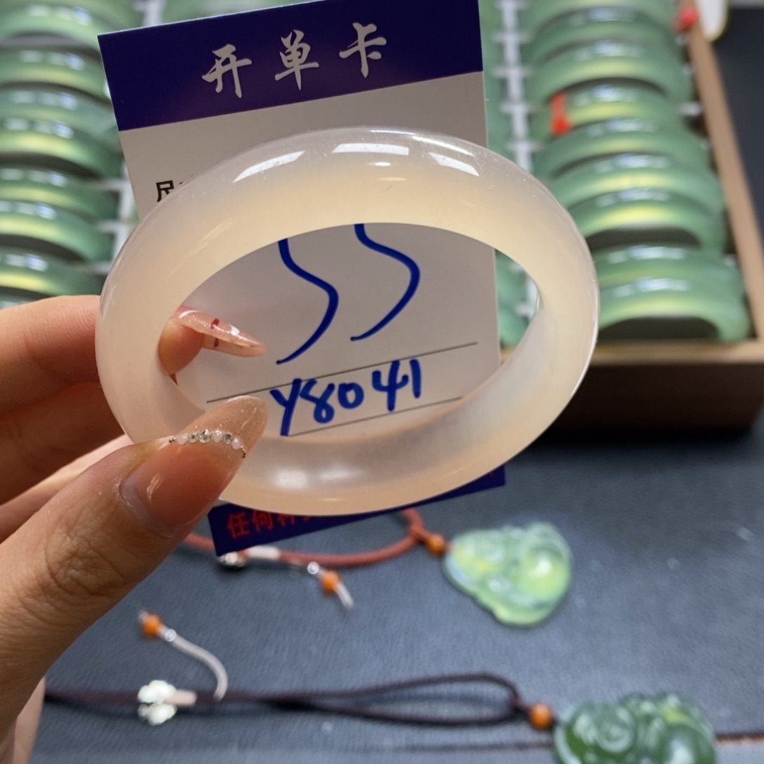 蛇纹石玉手镯未镶嵌