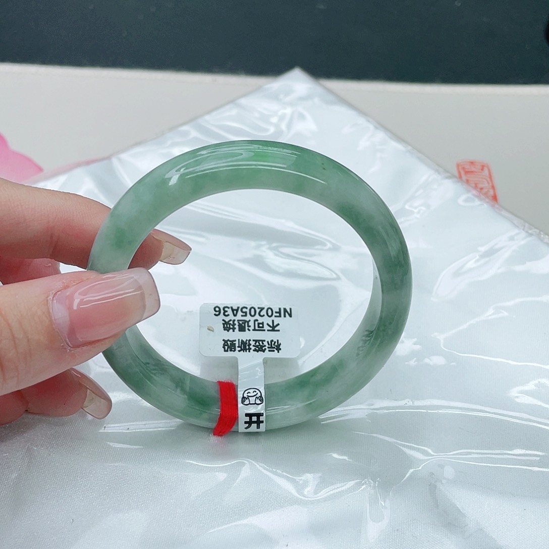 翡翠手镯未镶嵌正54.3