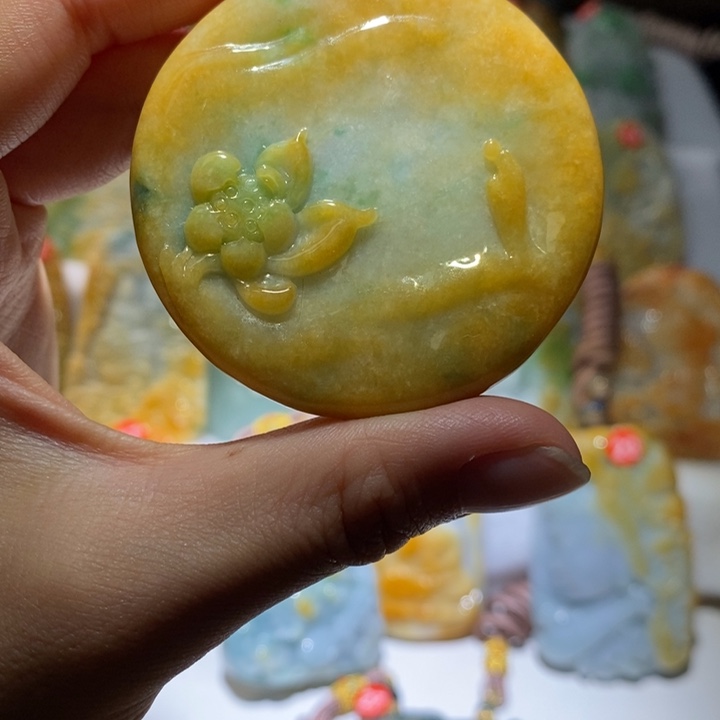 翡翠把件未镶嵌多样化