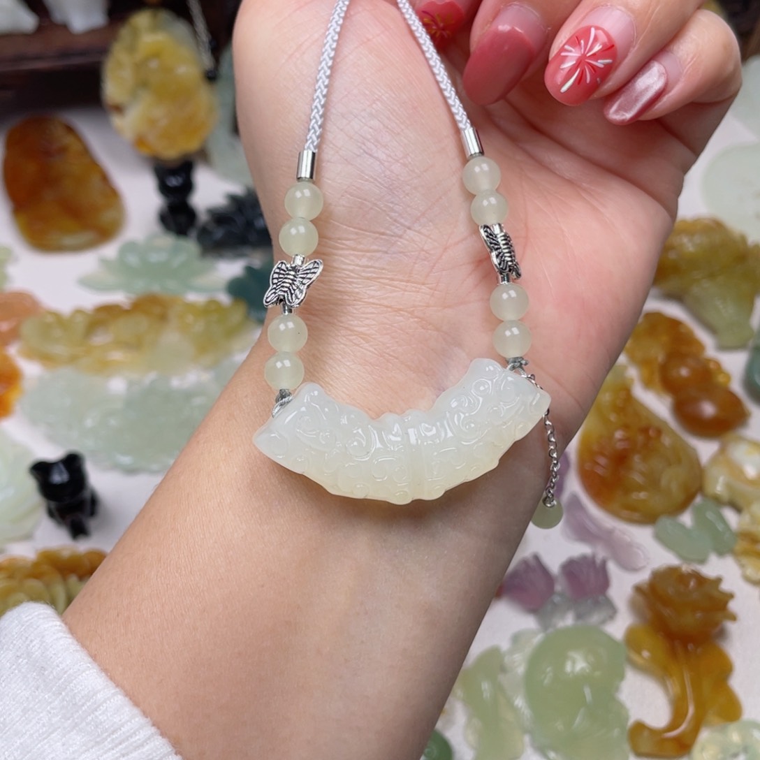 蛇纹石玉颈饰未镶嵌