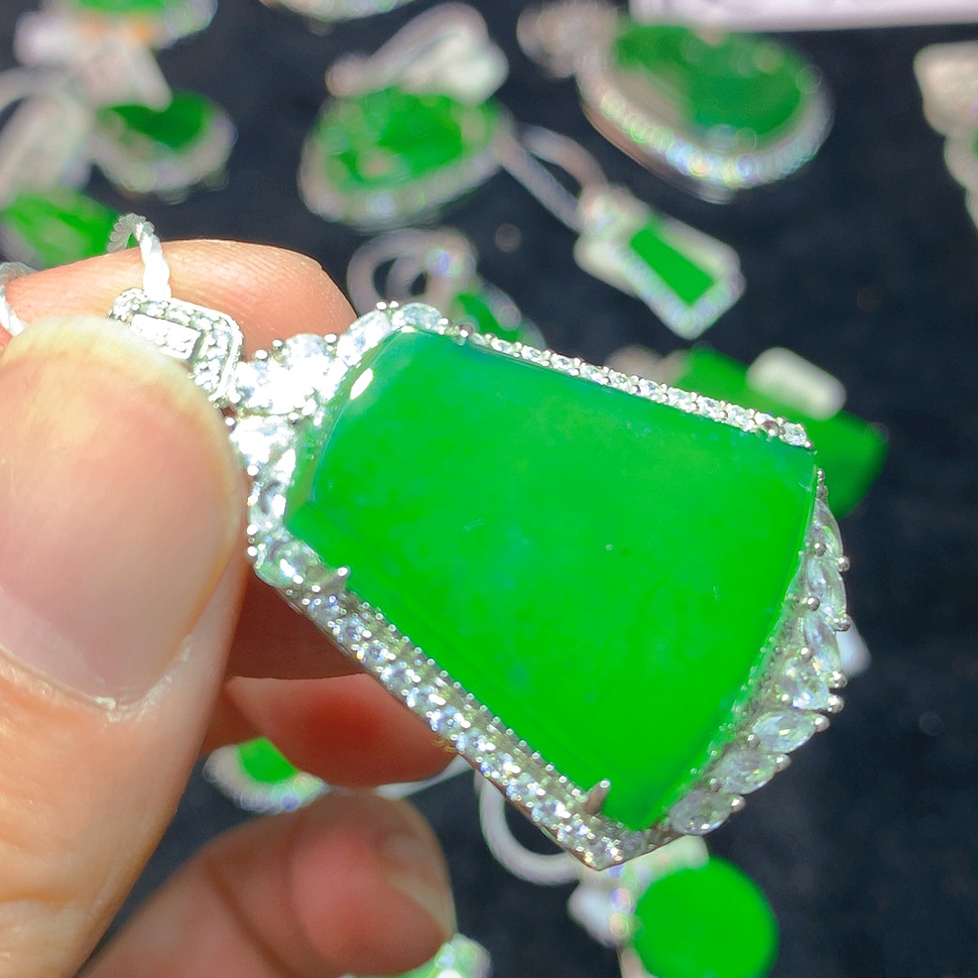 颈饰银S925镶嵌翡翠