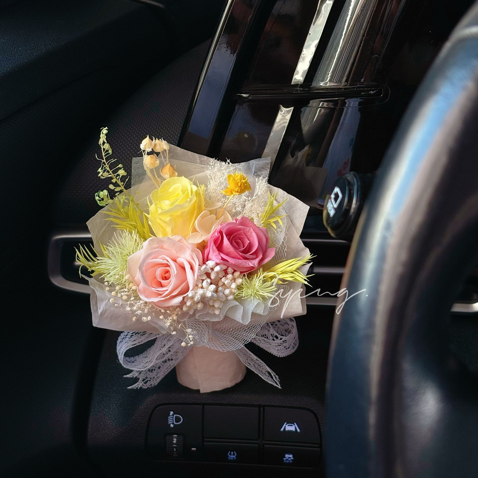 原创车载迷你永生混搭玫瑰小花束出风口香薰桌面摆件冰箱贴伴手礼