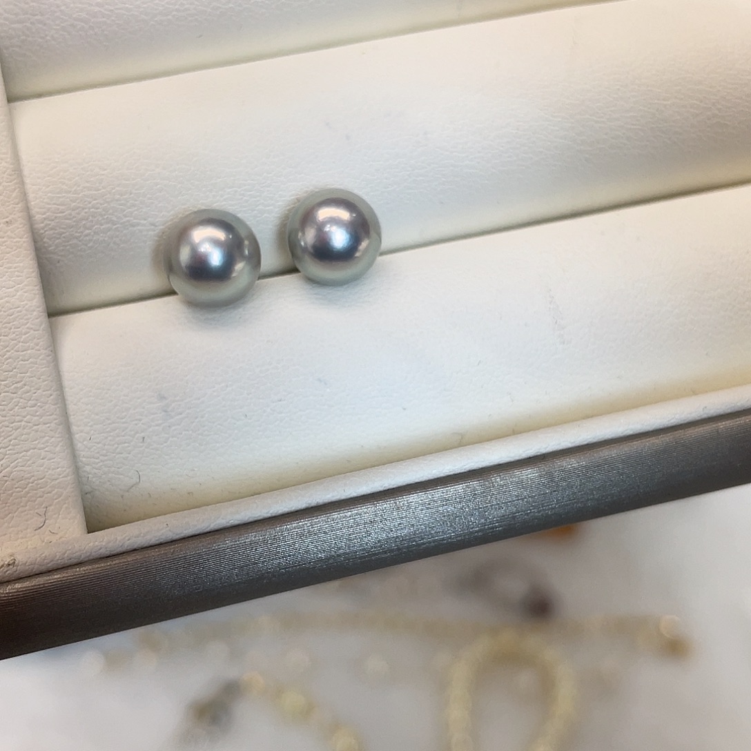 18K金镶嵌海水珍珠耳饰