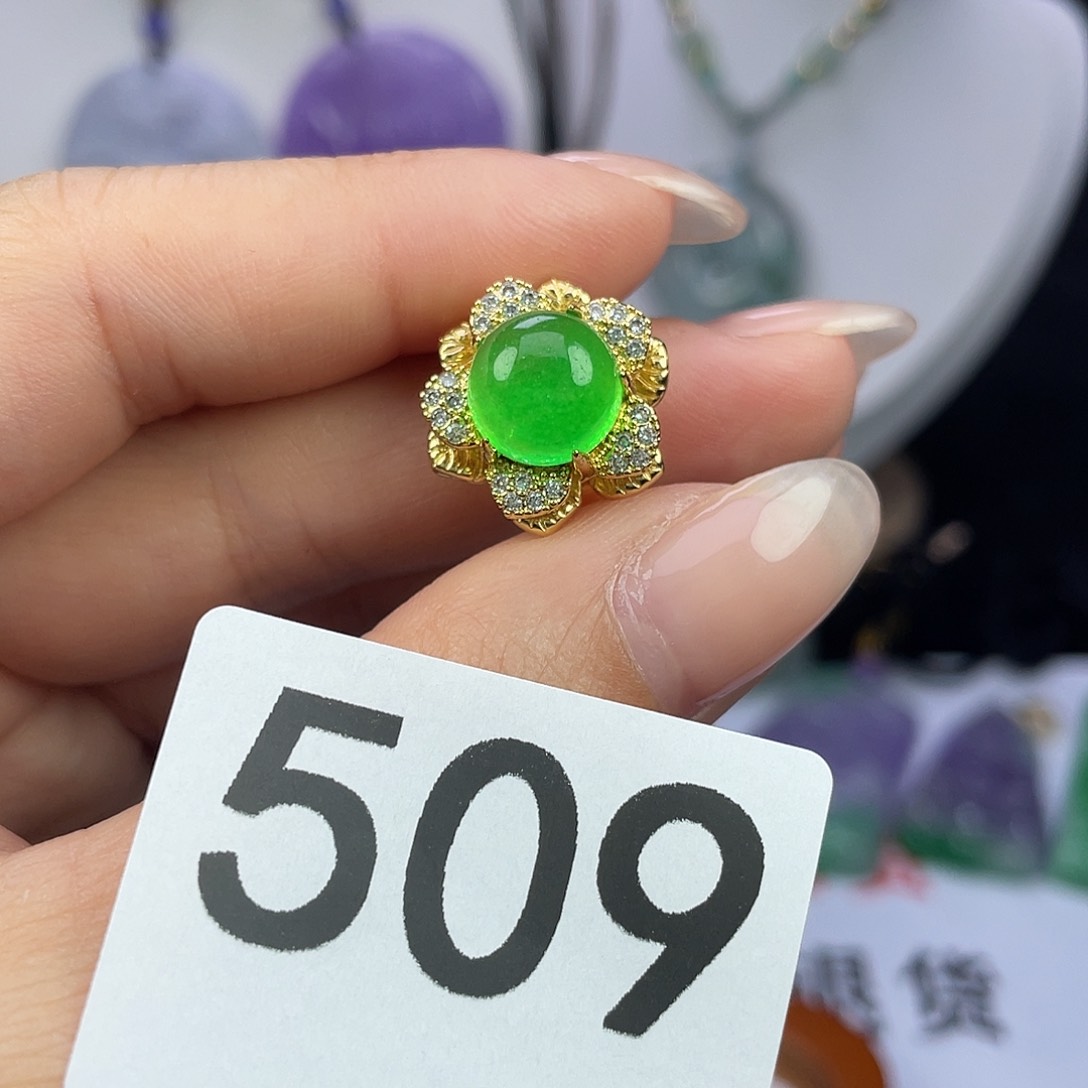 翡翠未镶嵌吊坠(赠链)