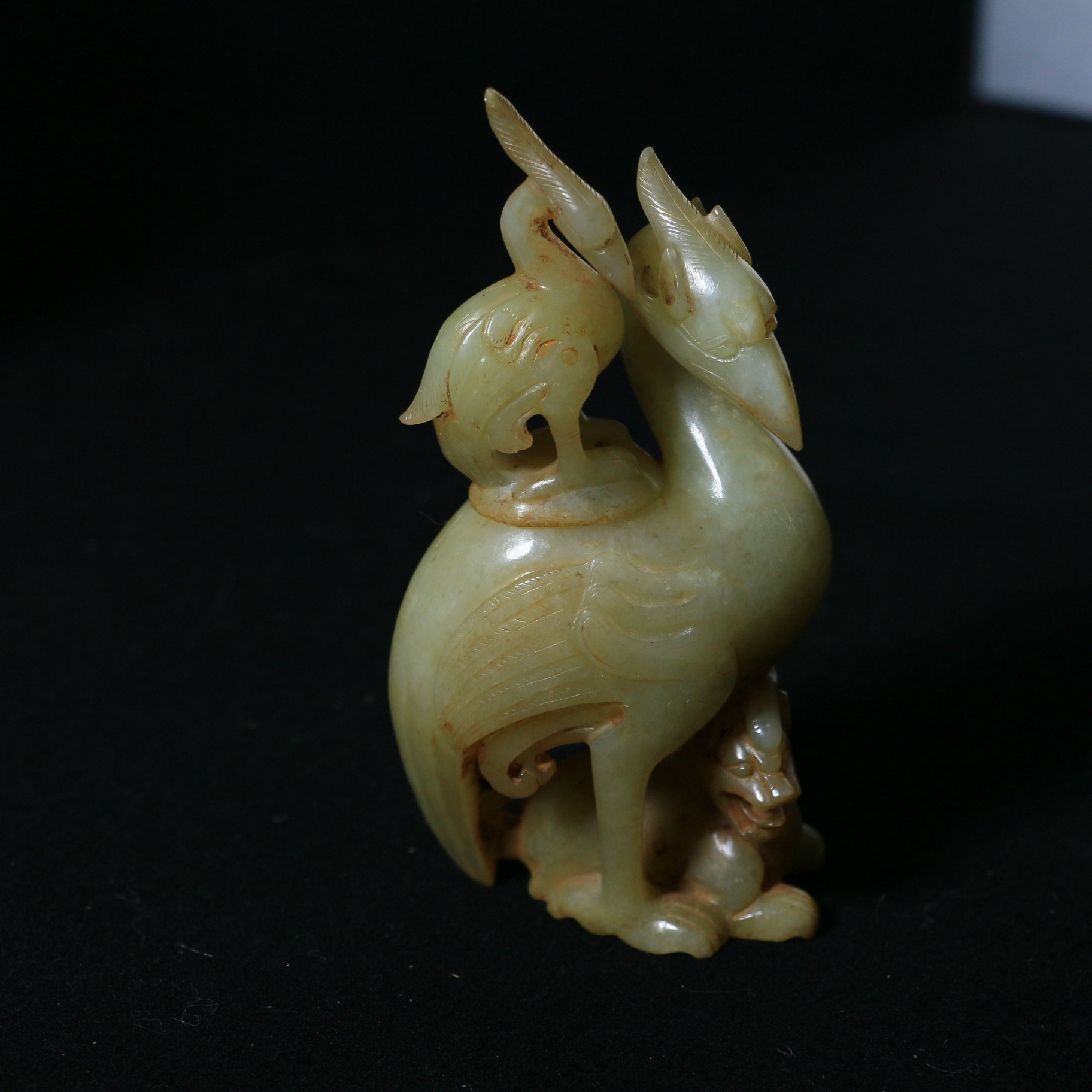 11G80明 黄玉带沁圆雕凤鸟瑞兽香薰 