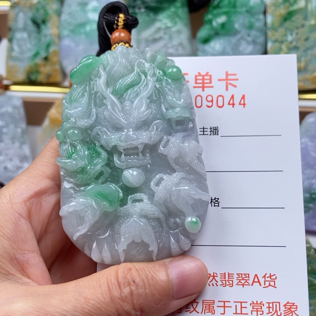 翡翠颈饰未镶嵌吊坠