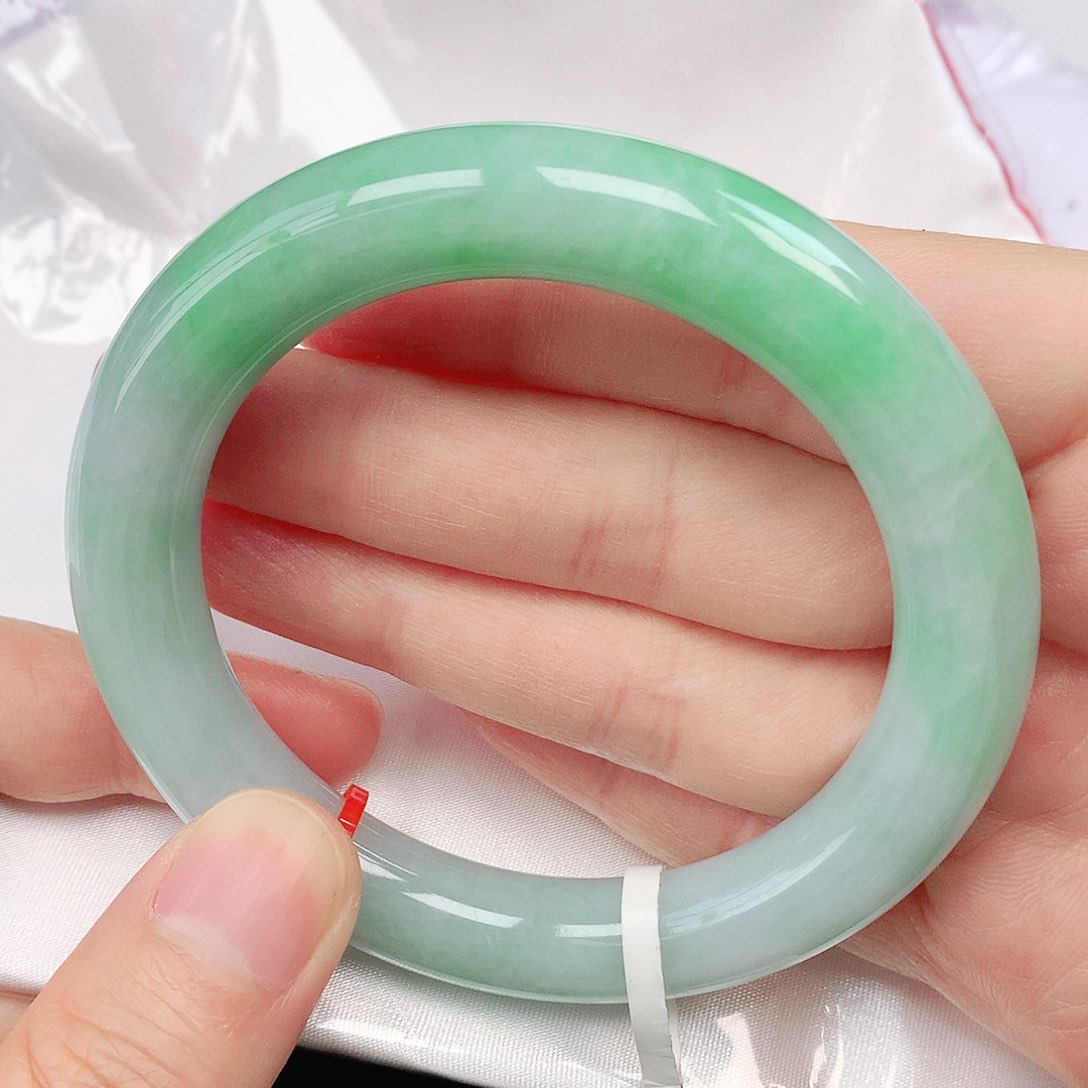 翡翠手镯未镶嵌抖音670