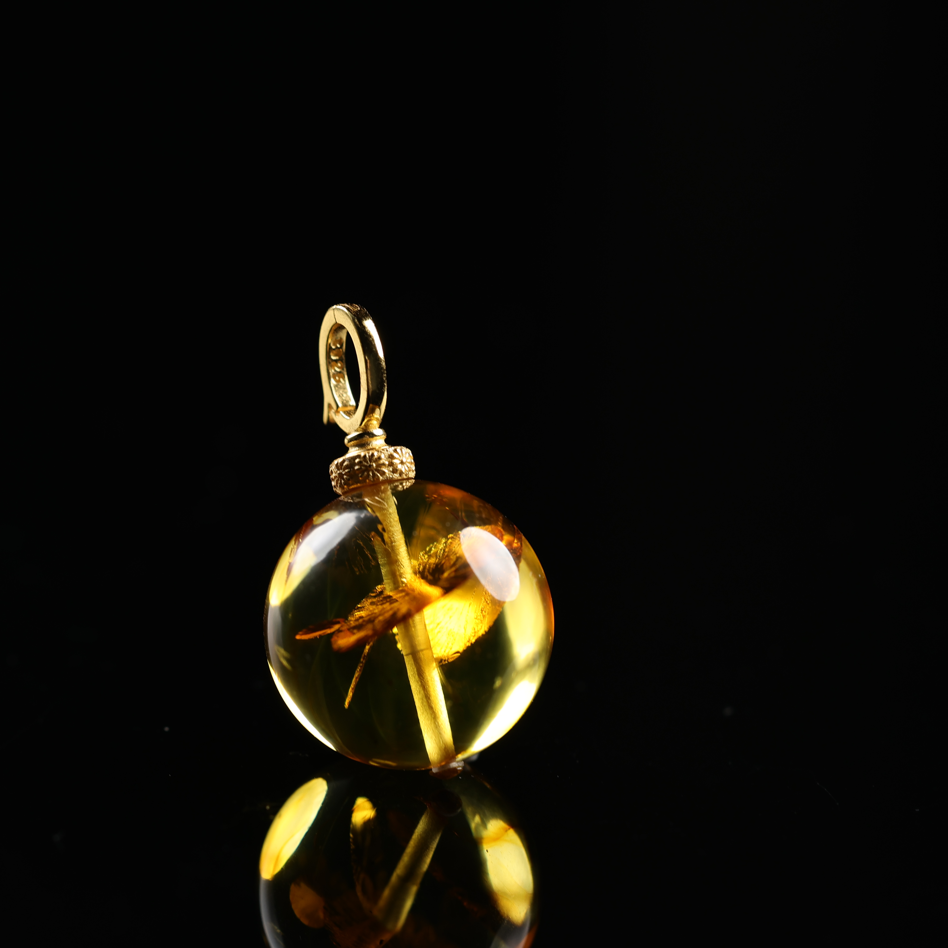 “辉煌”严选精品高段位净体琥珀18mm圆珠吊坠