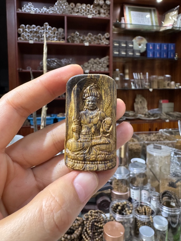 绿奇楠沉香老料吊坠不动明王9.6克（宽29mm✖️长53mm✖️厚10mm）