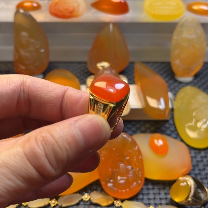 绿***平石英质玉未镶嵌旦面