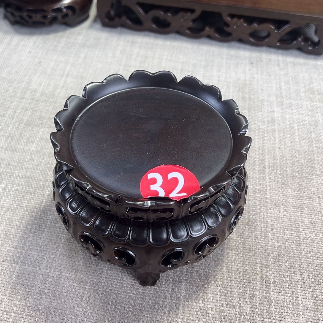 红木底座精雕工艺品