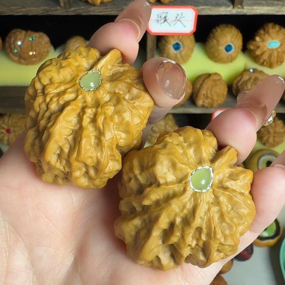 文玩核桃一帆风顺（镶嵌有修介意勿拍）