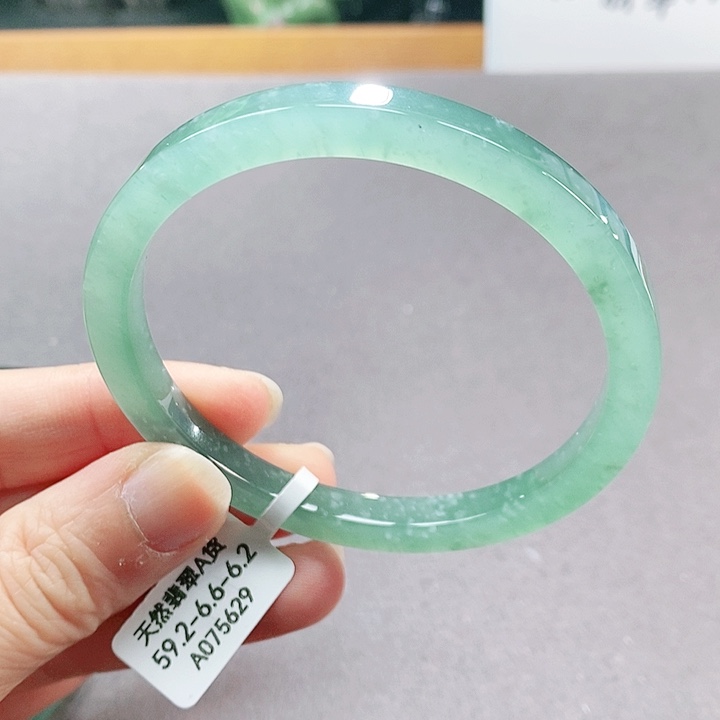 【闪购商品】翡翠手镯（圆镯）未镶嵌