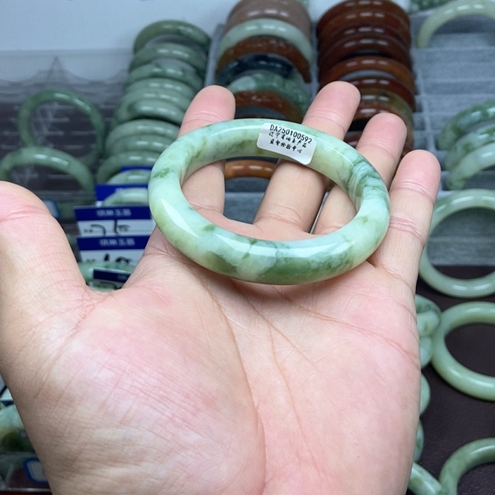 蛇纹石玉手镯未镶嵌D****d