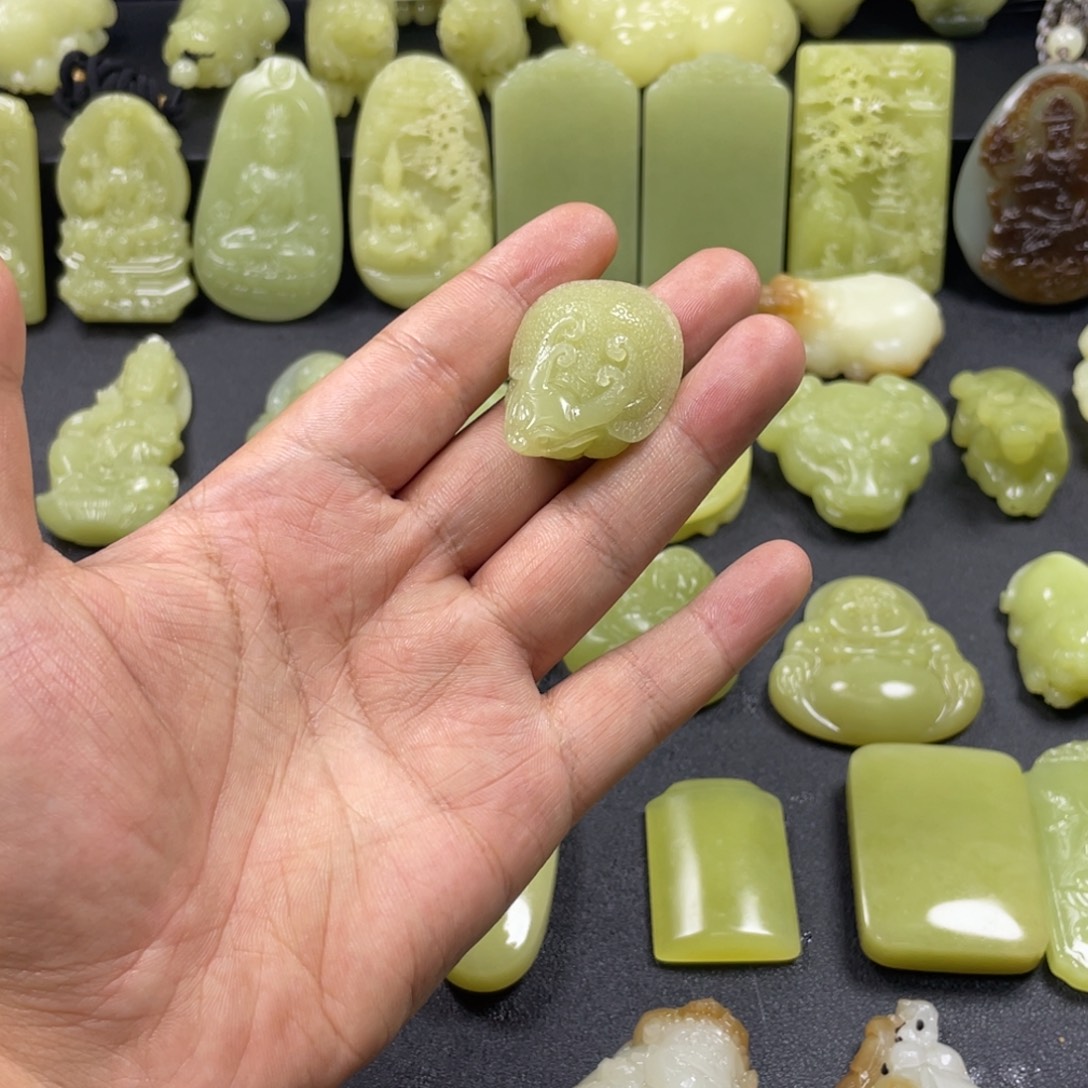 和田玉（黄玉）未镶嵌颈饰