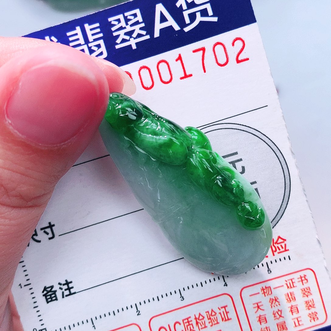 颈饰18K金镶嵌翡翠吊坠