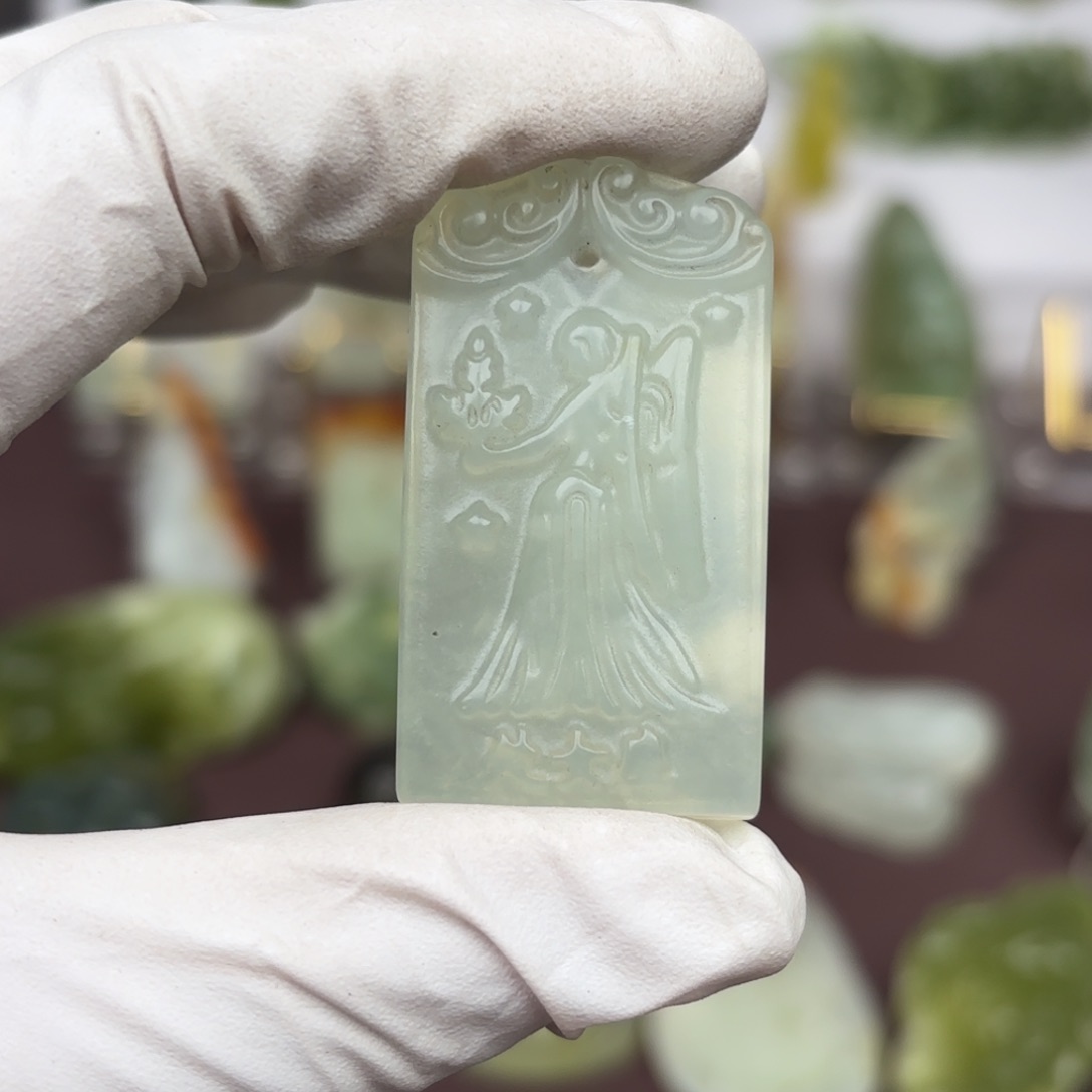 蛇纹石玉颈饰未镶嵌