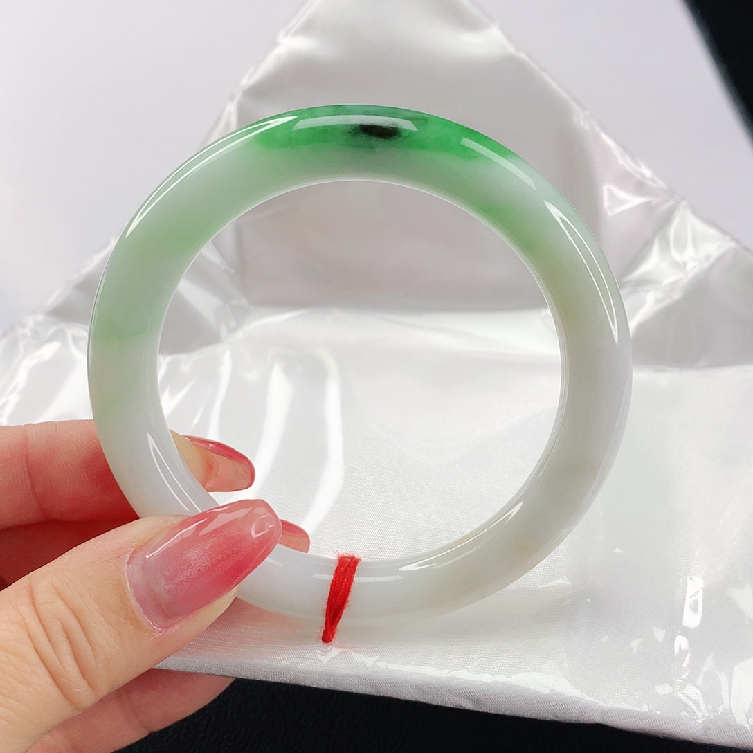 翡翠手镯未镶嵌翡翠070