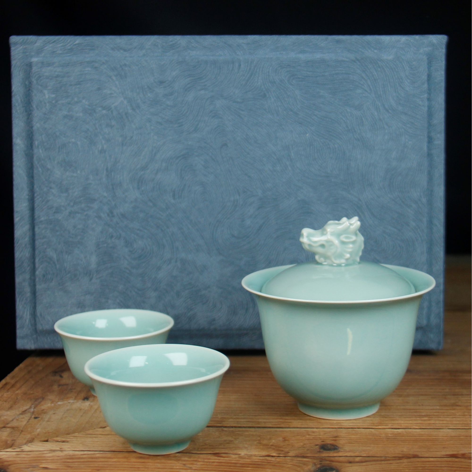 龙泉青瓷粉青龙首盖碗两杯