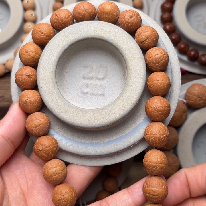 凤眼菩提吊坠14m m手持