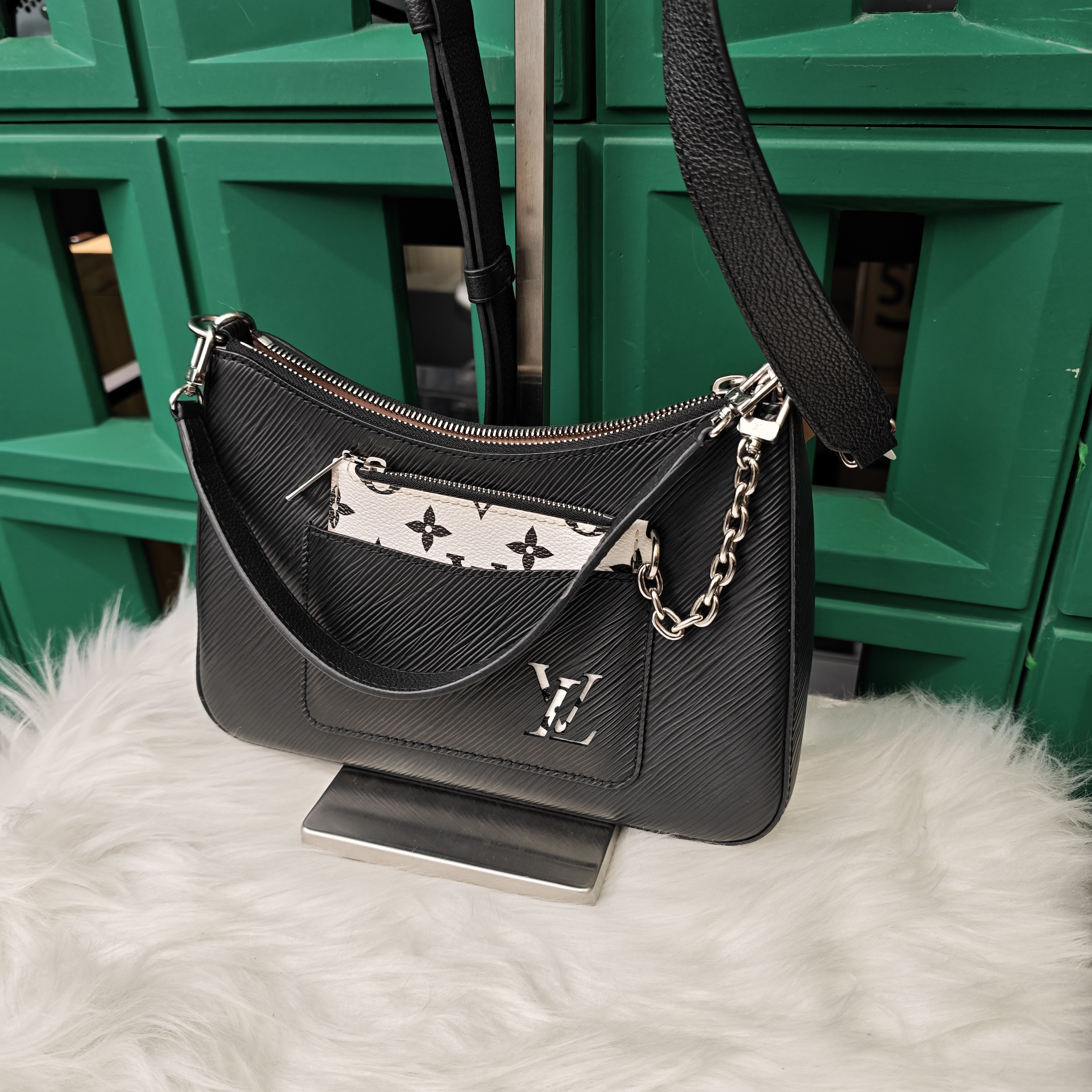 95新 LouisVuitton/路易威登 【美】11  8225 黑色水波纹单肩包