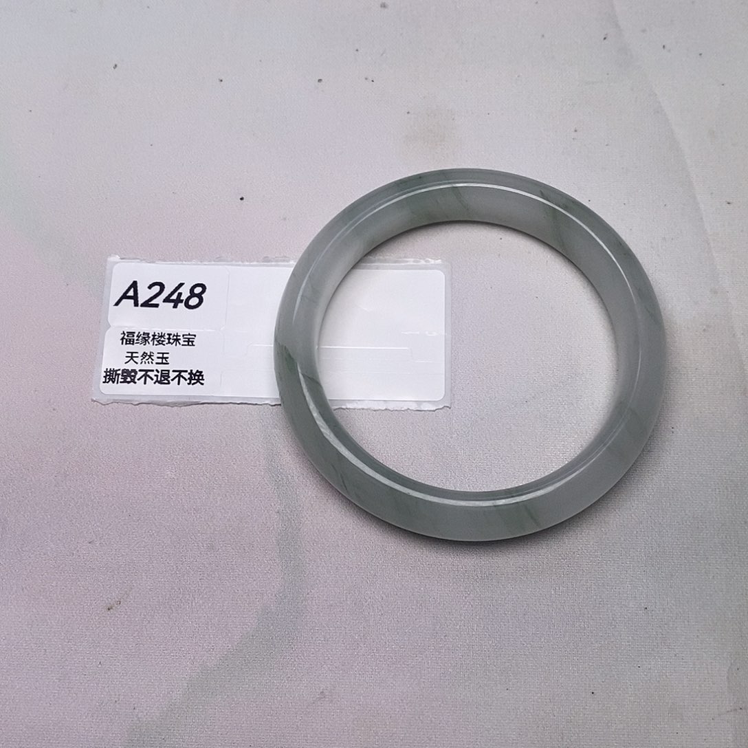 石英质玉未镶嵌手镯A248