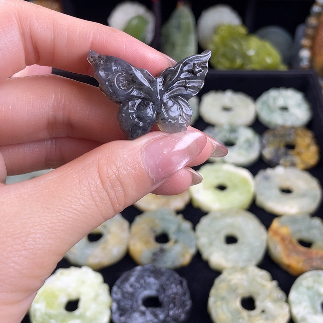 岫玉未镶嵌颈饰吊坠