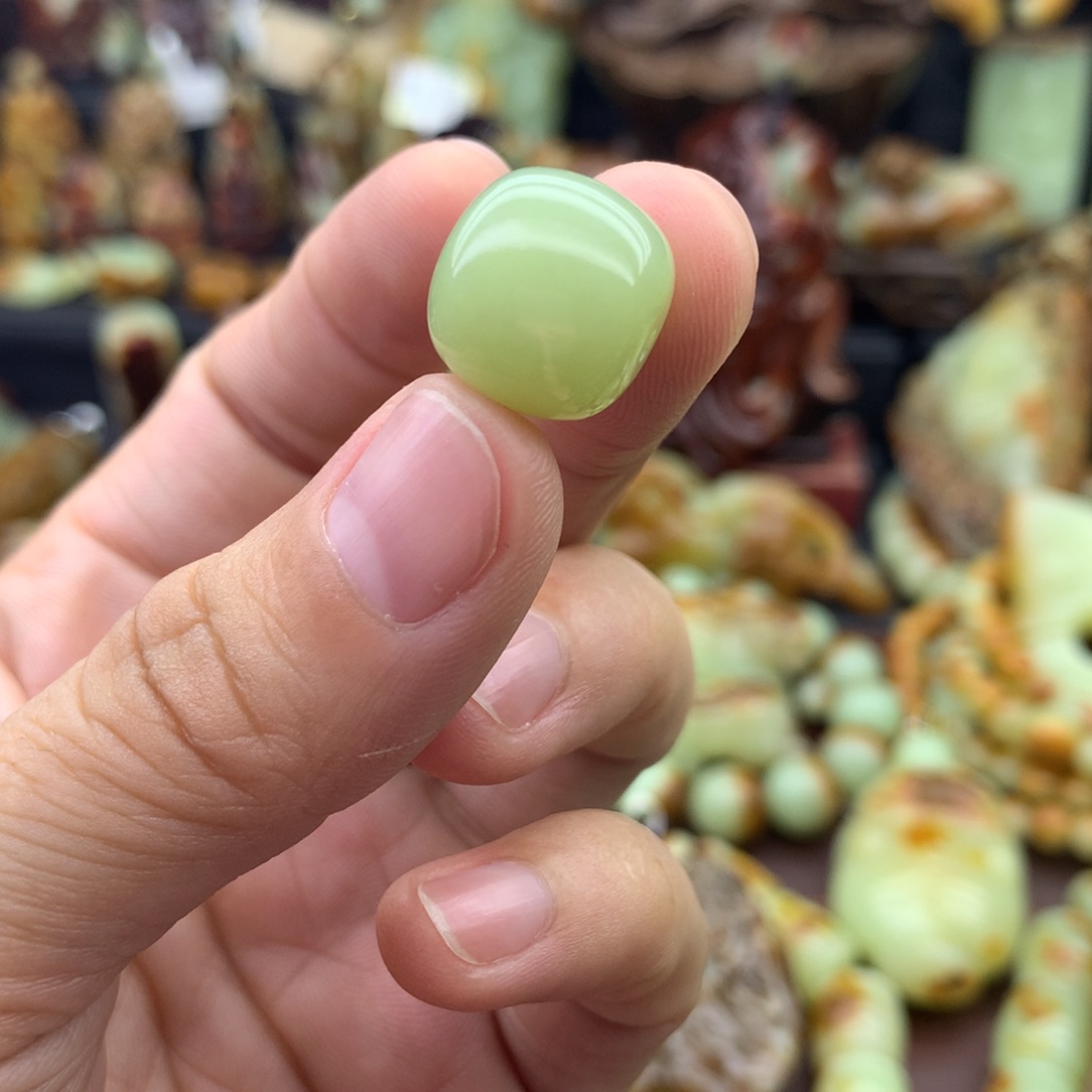 未镶嵌岫岩老玉（透闪石质玉）包链漫***路