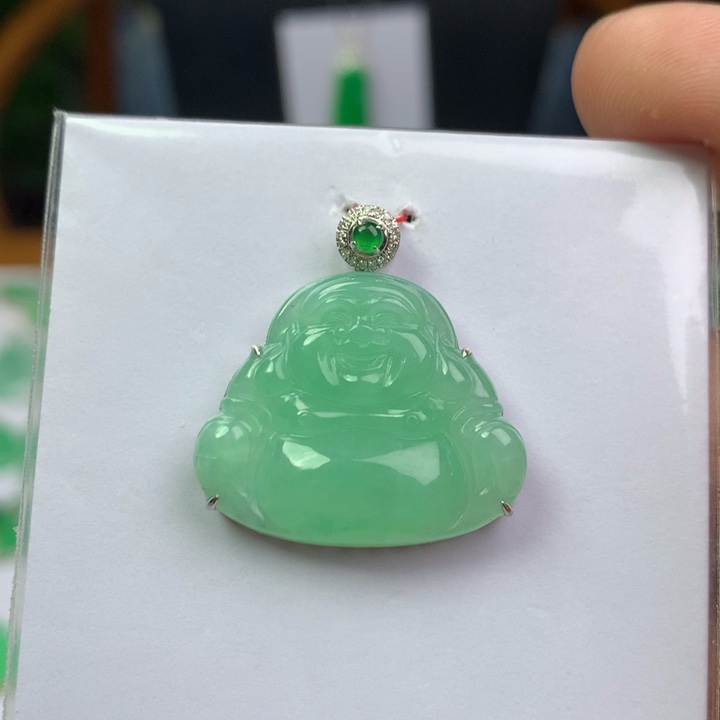 颈饰18K金镶嵌翡翠