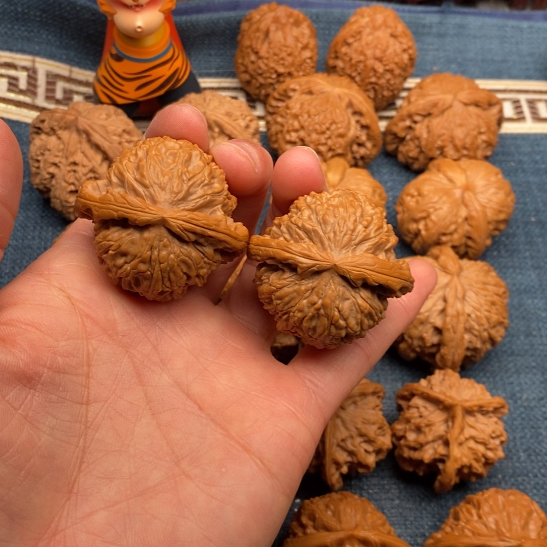 文玩核桃把件40闷白