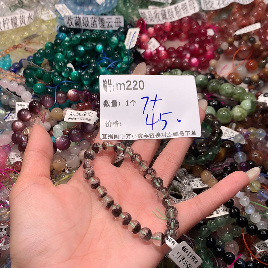 水晶手串未镶嵌220¥！……